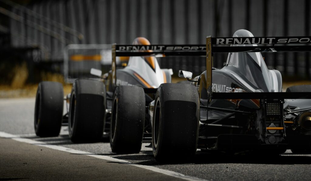 Formula 1 car under floodlights at Yas Marina Circuit during the Abu Dhabi Grand Prix — Perfect.Live