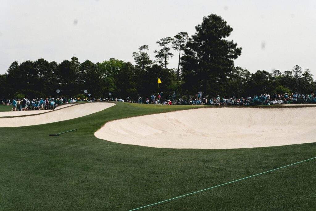 Parkland course with bunkers and flagstick — Perfect.Live