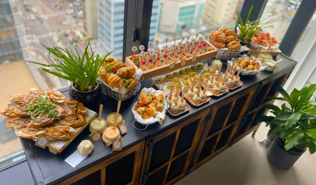 Bottomless brunch in Dubai — Perfect.Live