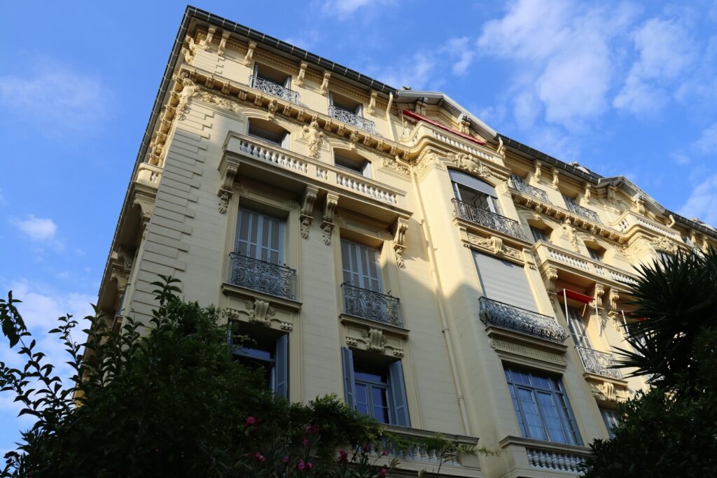 Belle Époque facade in the Carré d’Or, Monaco — Perfect.Live