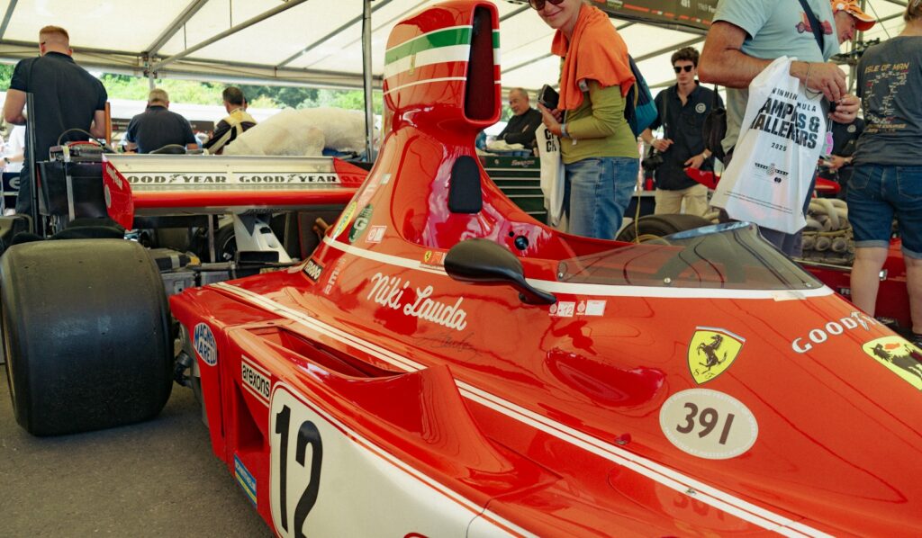 Historic racing car on the hill during the Goodwood Festival of Speed — Perfect.Live