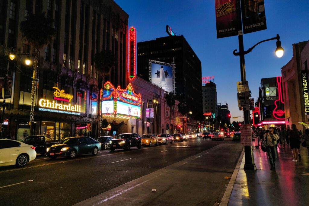 Los Angeles street in the evening during awards season — Perfect.Live