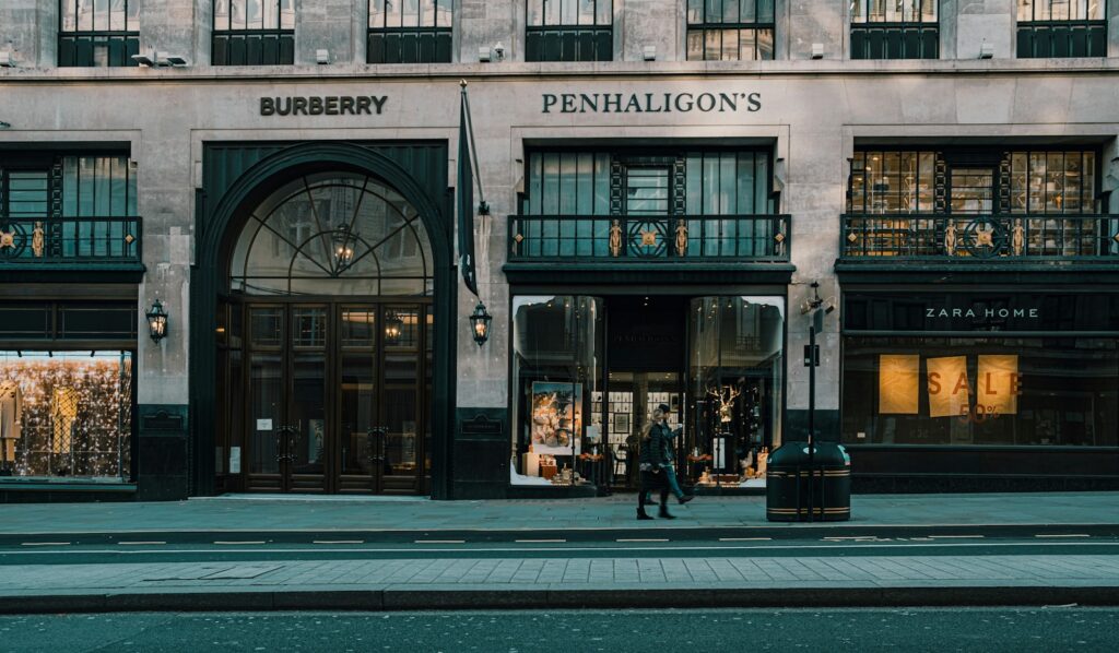 Luxury shopping in London — Perfect.Live