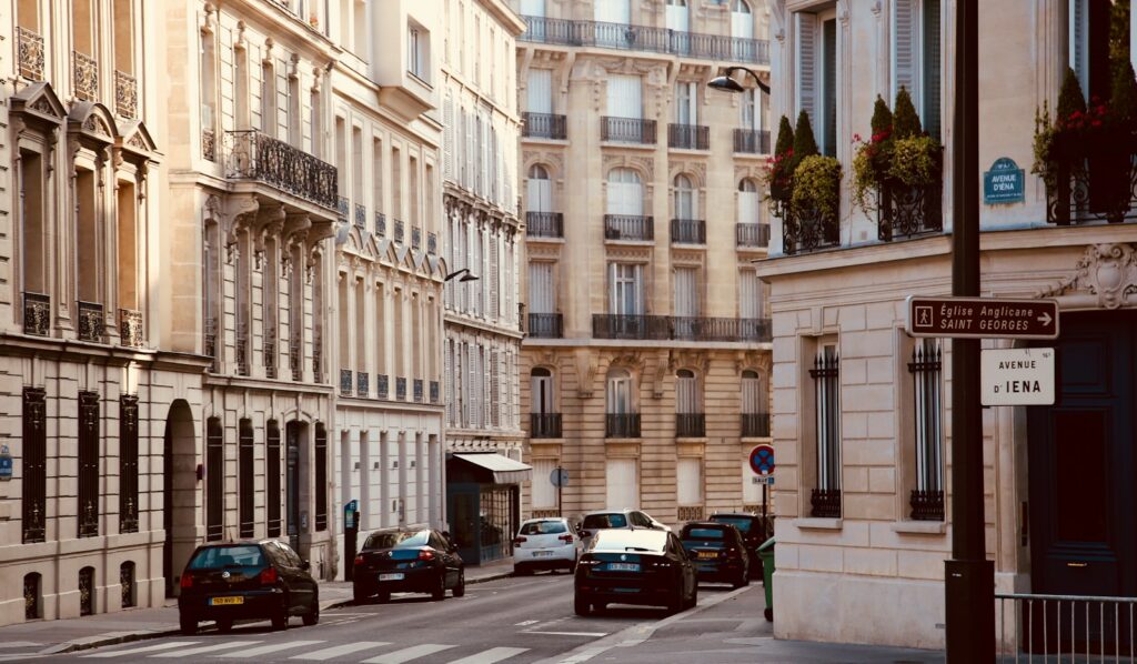 Luxury shopping in Paris — Perfect.Live