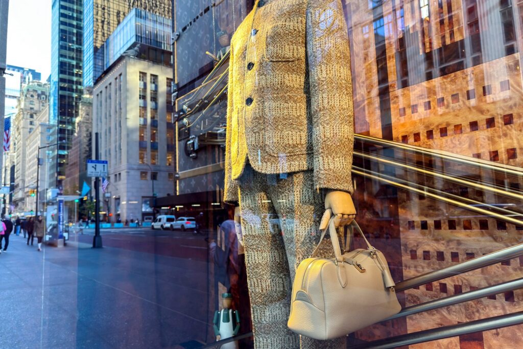 Boutique window display on Madison Avenue, New York — Perfect.Live