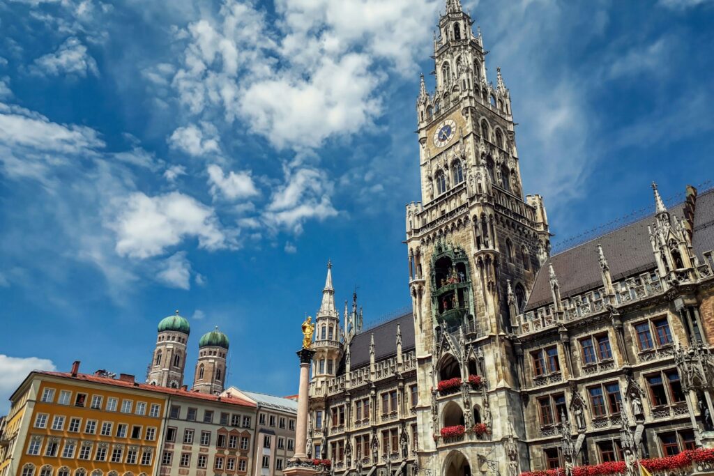 Historic architecture in central Munich — Perfect.Live