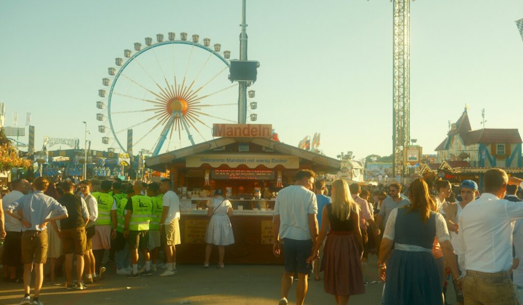 Crowds at the Oktoberfest grounds in Munich — Perfect.Live