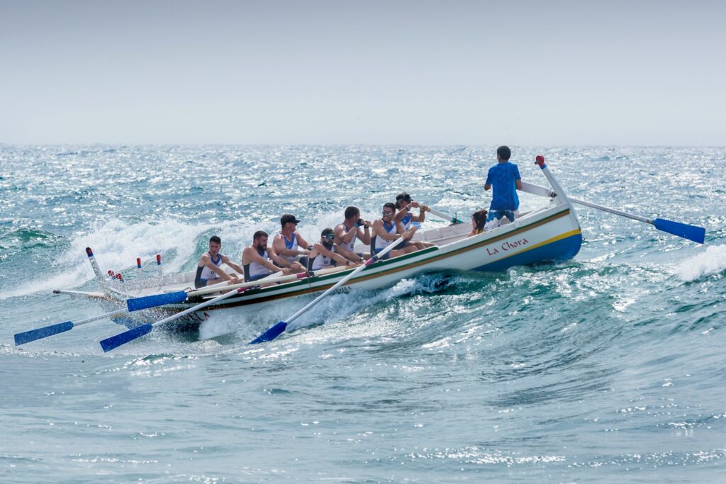 Crew racing during a summer regatta — Perfect.Live
