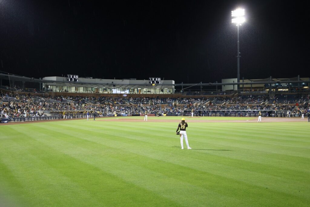 Night game under stadium floodlights during the World Series — Perfect.Live